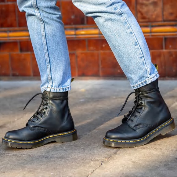 Dr. Martens Shoes - Dr. Martens 1460 WOMEN'S PASCAL VIRGINIA LEATHER BOOTS size Women’s 7